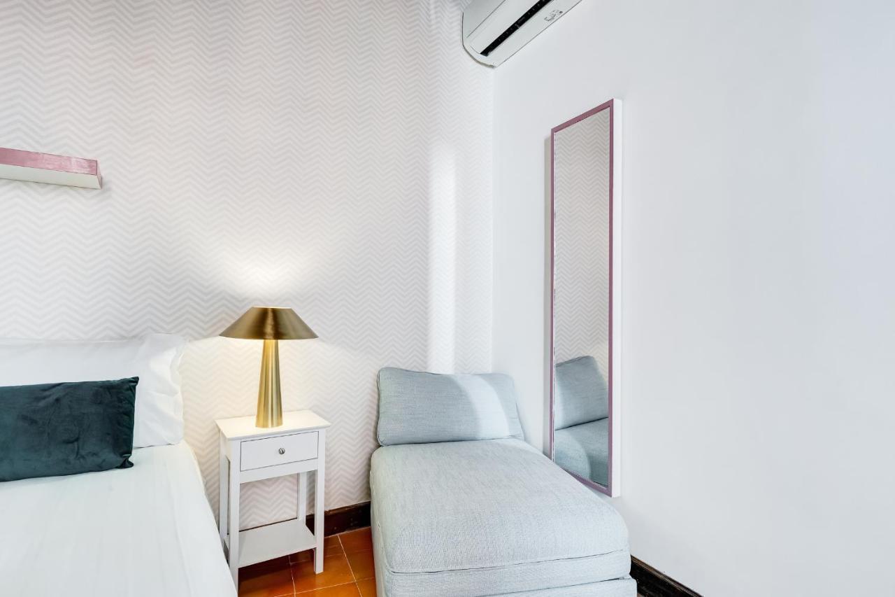 The Unique Pantheon Apartment *