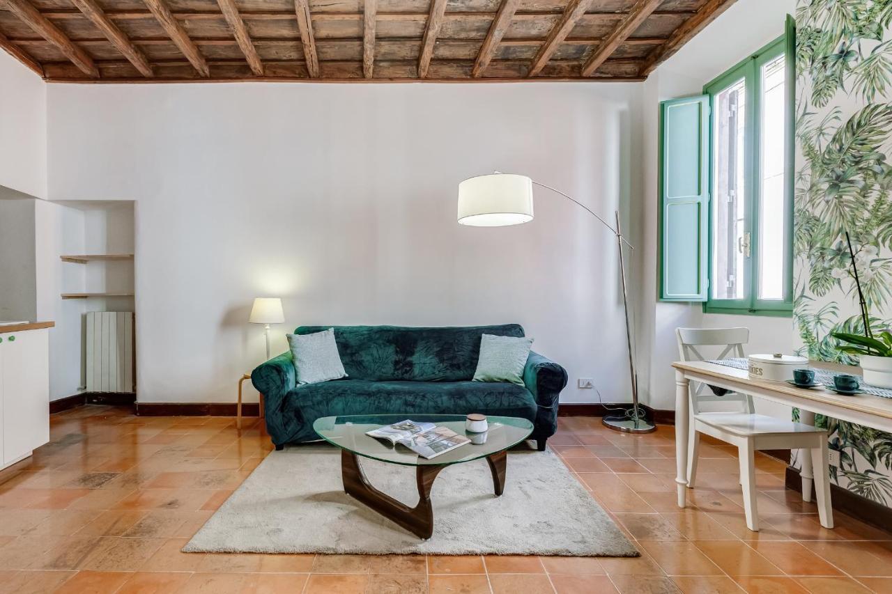 The Unique Pantheon Apartment